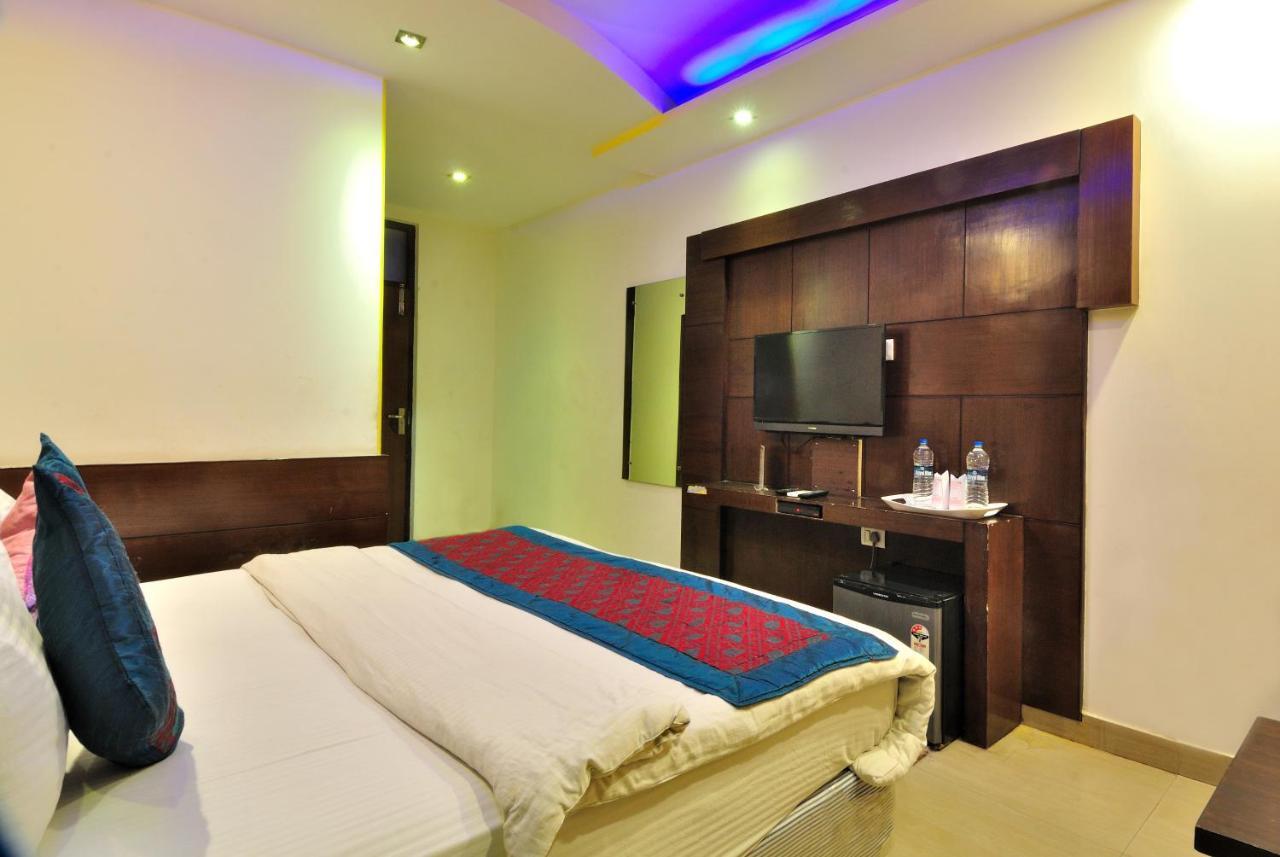 Shelton Hotel New Delhi