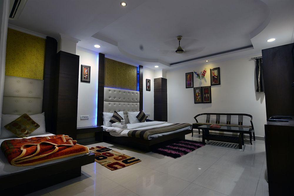 Shelton Hotel New Delhi