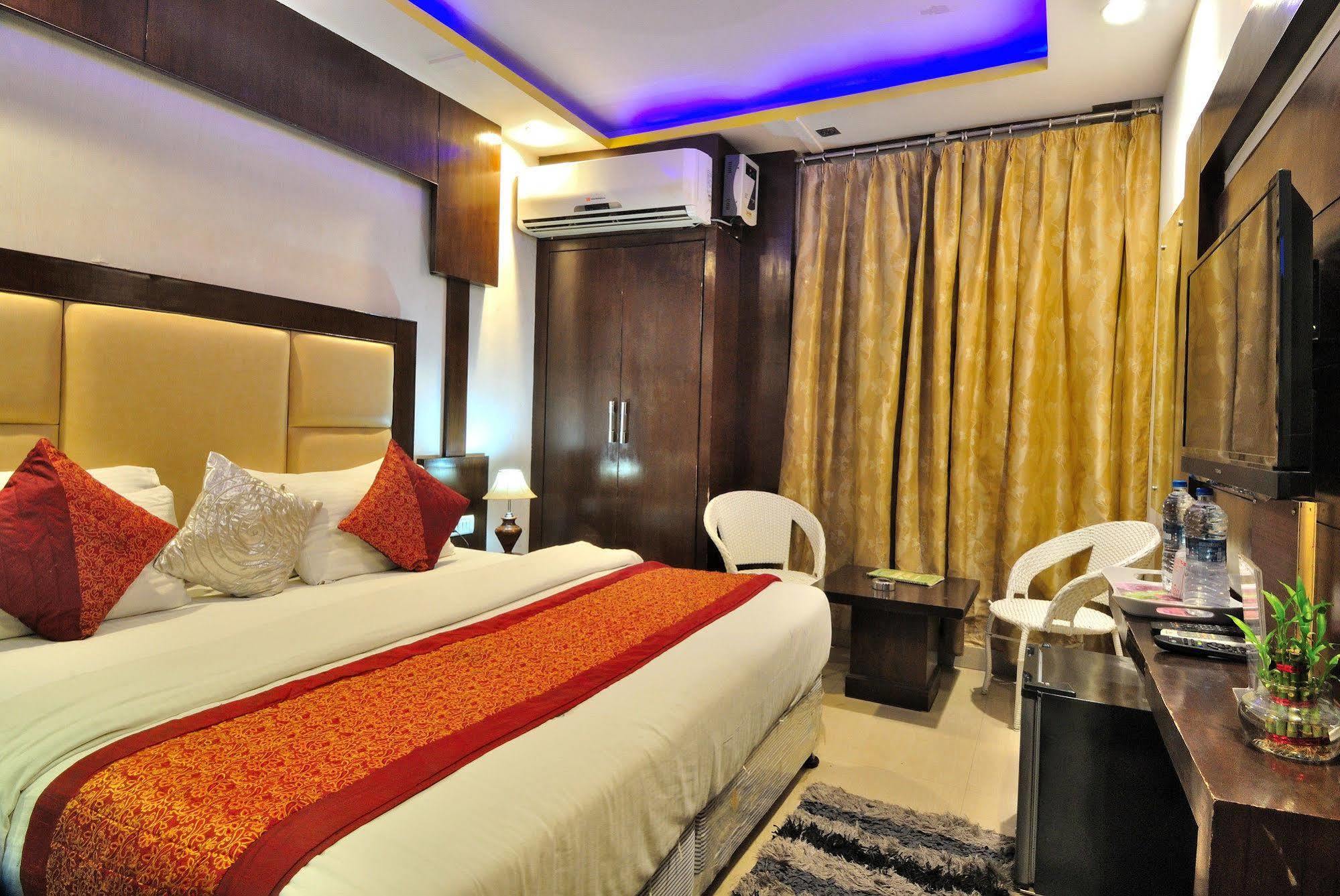 Shelton Hotel 3*